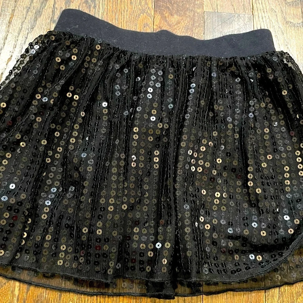 Beautiful sequined skirt with cotton layer